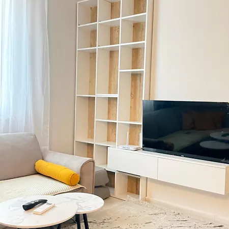 Apartment Aura